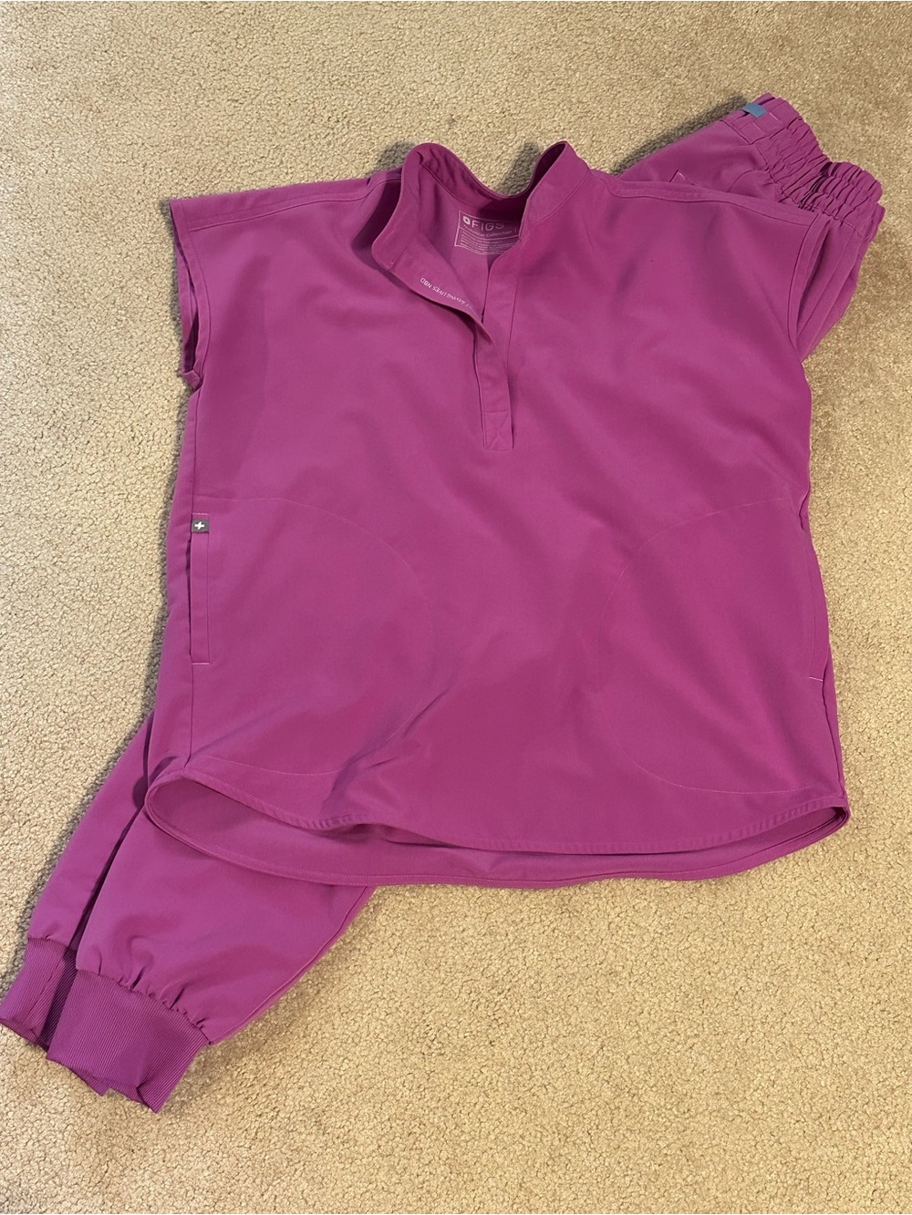 Ultraberry Medical XS Rafaela Scrub Top and S uman relaxed high waisted Jogger